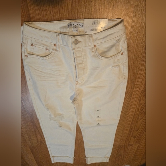 And Now This White Ankle Cropped Distressed Jeans NWT - Picture 4 of 8